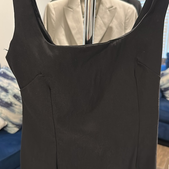 Elegant Black Dress - Picture 4 of 4